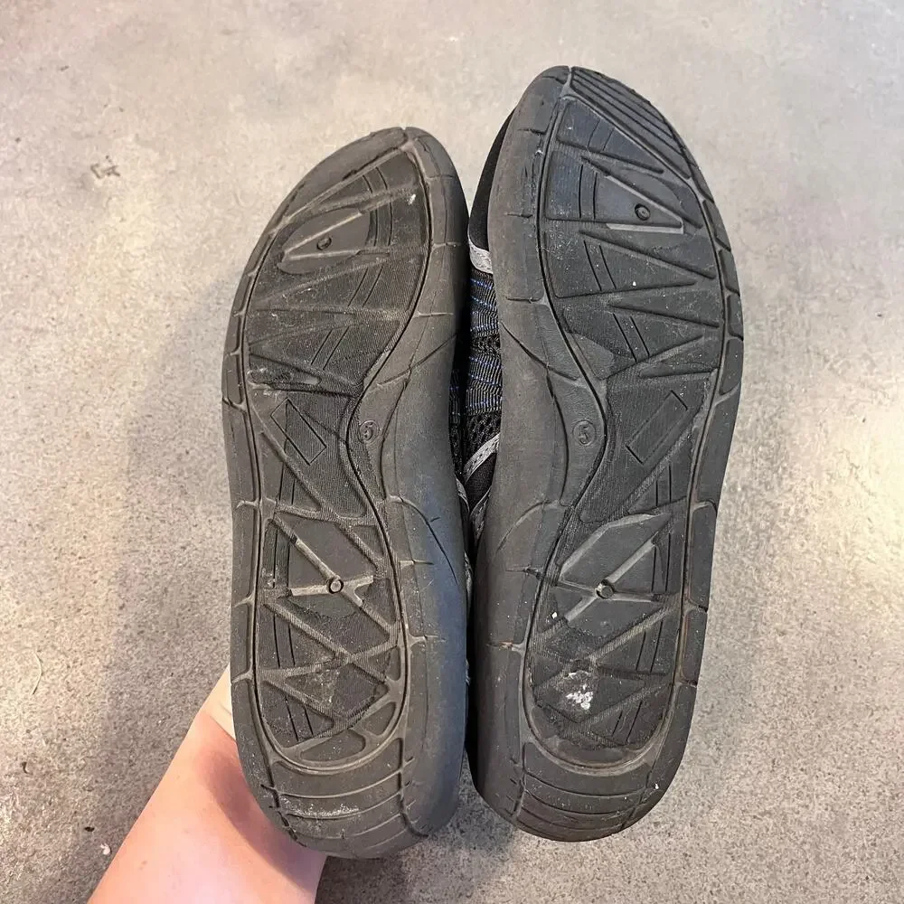 Black blue outdoor swim water shoes big boys size 5 hard sole great conditions